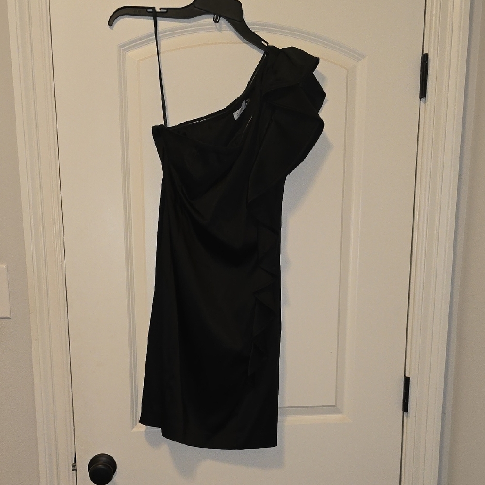 Elegant Black One-Shoulder Dress